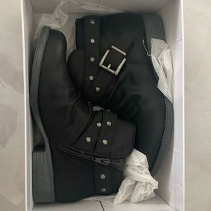 Mini black boots